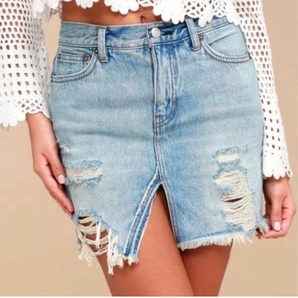 WE THE FREE 27 relaxed & destroyed mini woman blue denim skirt boho chic western